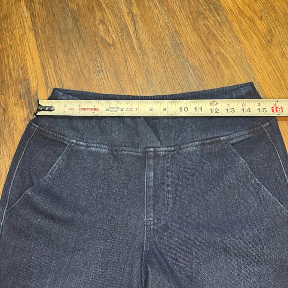 Belle By Kim Gravel size 8 dark indigo stretchy pull on denim shorts - Picture 7 of 8